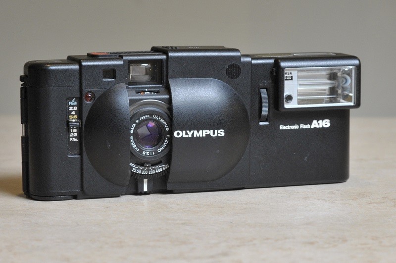 Olympus XA 2with A16 flash